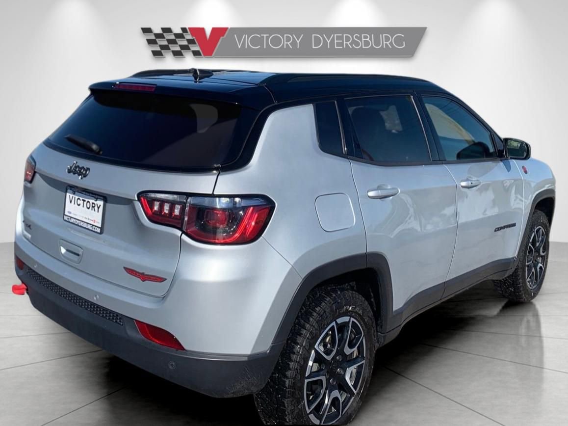 Used 2024 Jeep Compass Trailhawk image 8