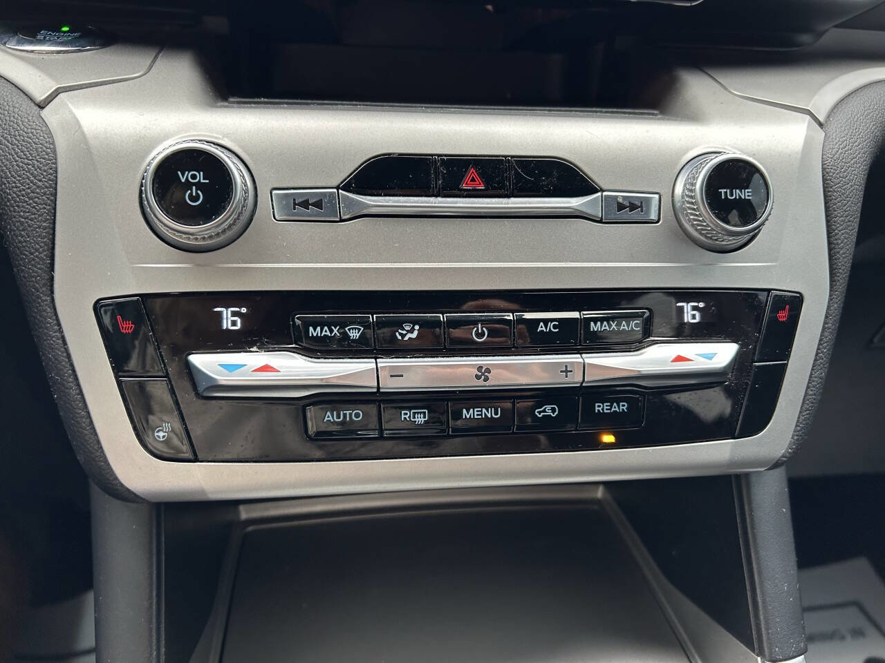 Used 2021 Ford Explorer XLT w/ Equipment Group 202A image 18