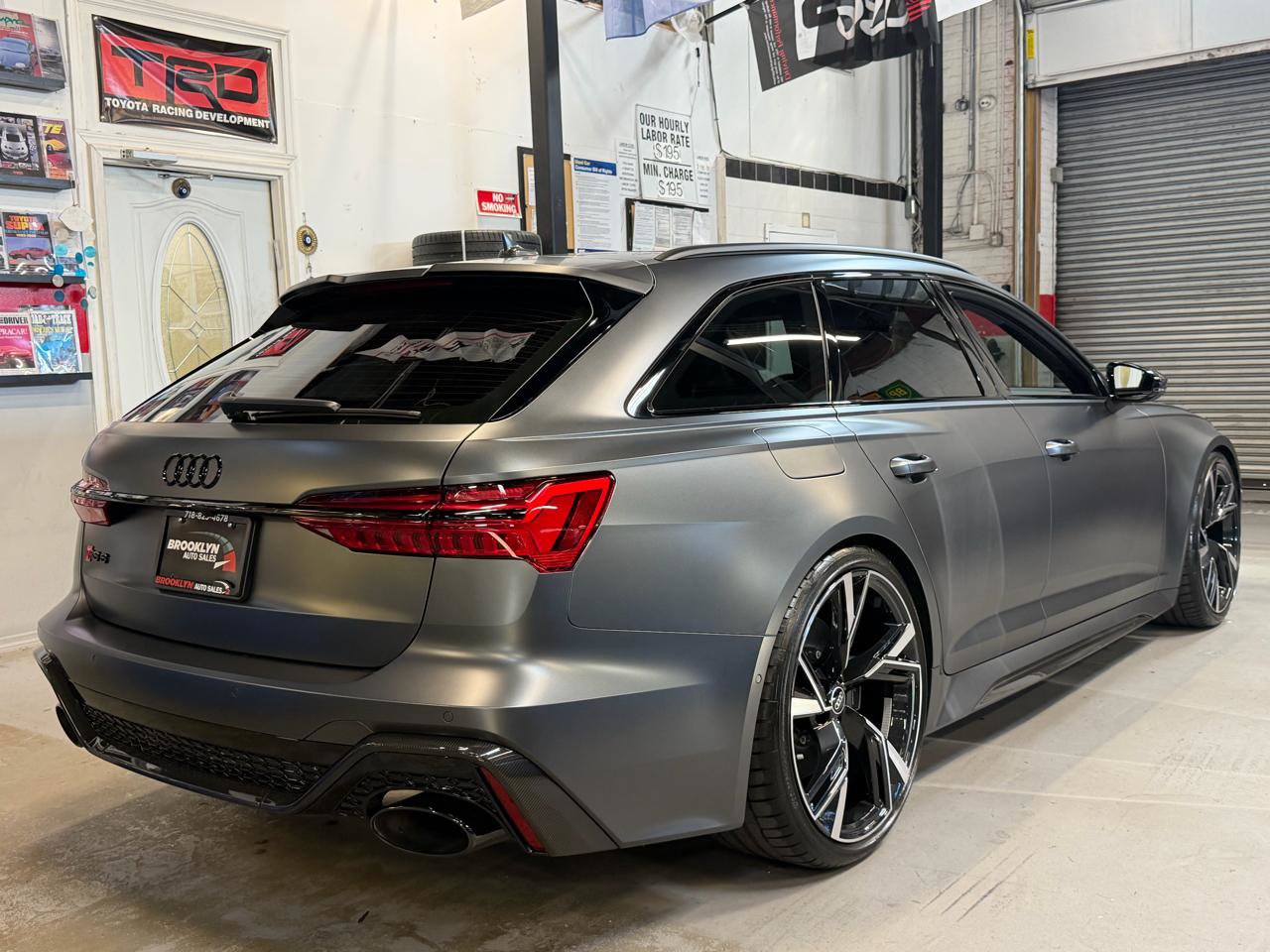 Used 2023 Audi RS 6 w/ Carbon Optic Package image 5