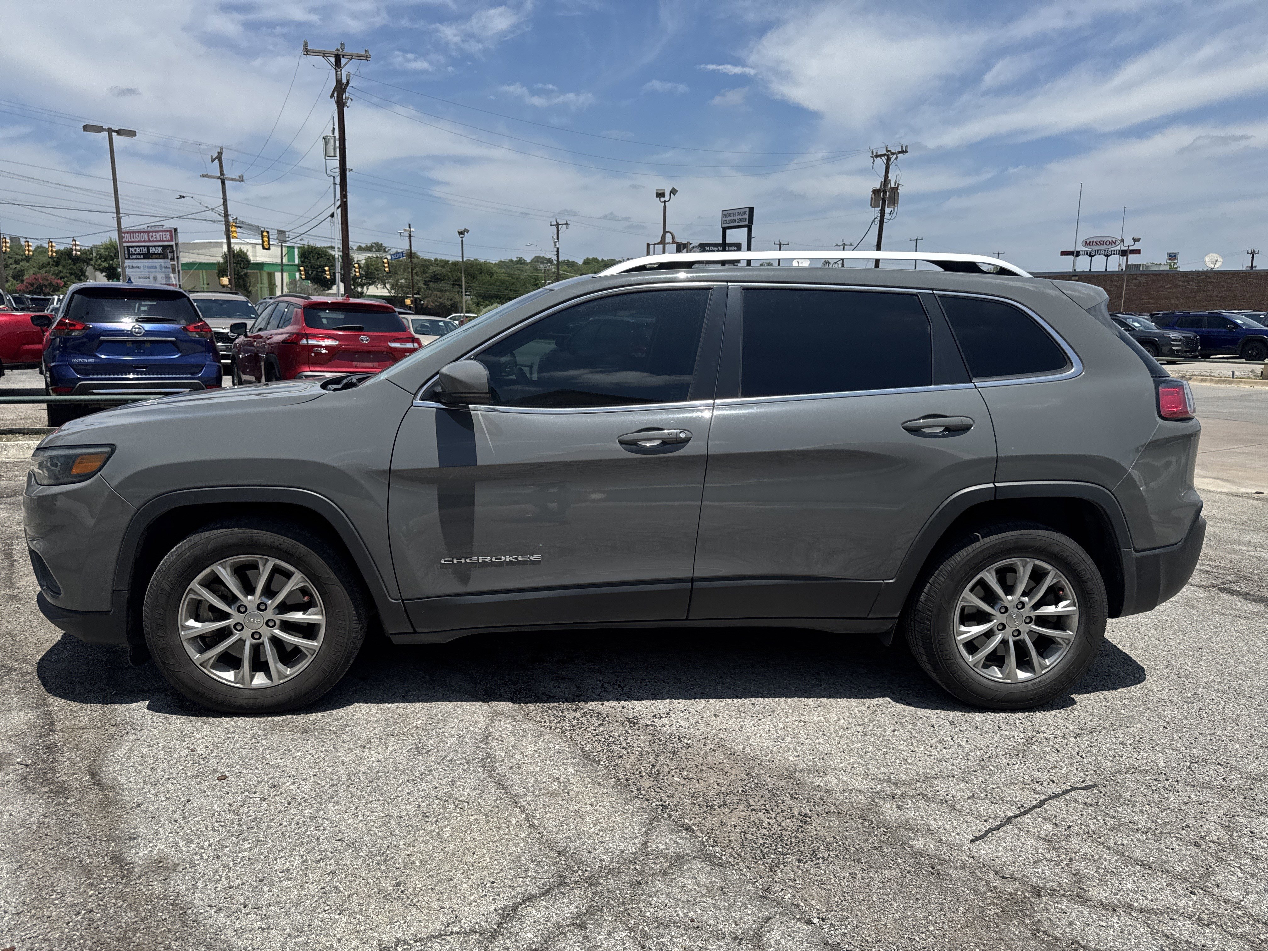 Used 2021 Jeep Cherokee Latitude Lux w/ Sun & Sound Group FWD image 6