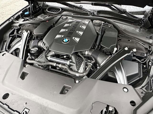 Certified 2023 BMW 760i xDrive AWD/4WD image 14