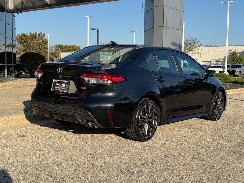 Used 2020 Toyota Corolla SE w/ SE Premium Package FWD image 3