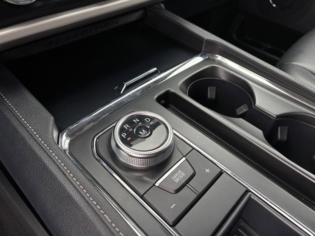 Used 2024 Ford Expedition XLT RWD image 19