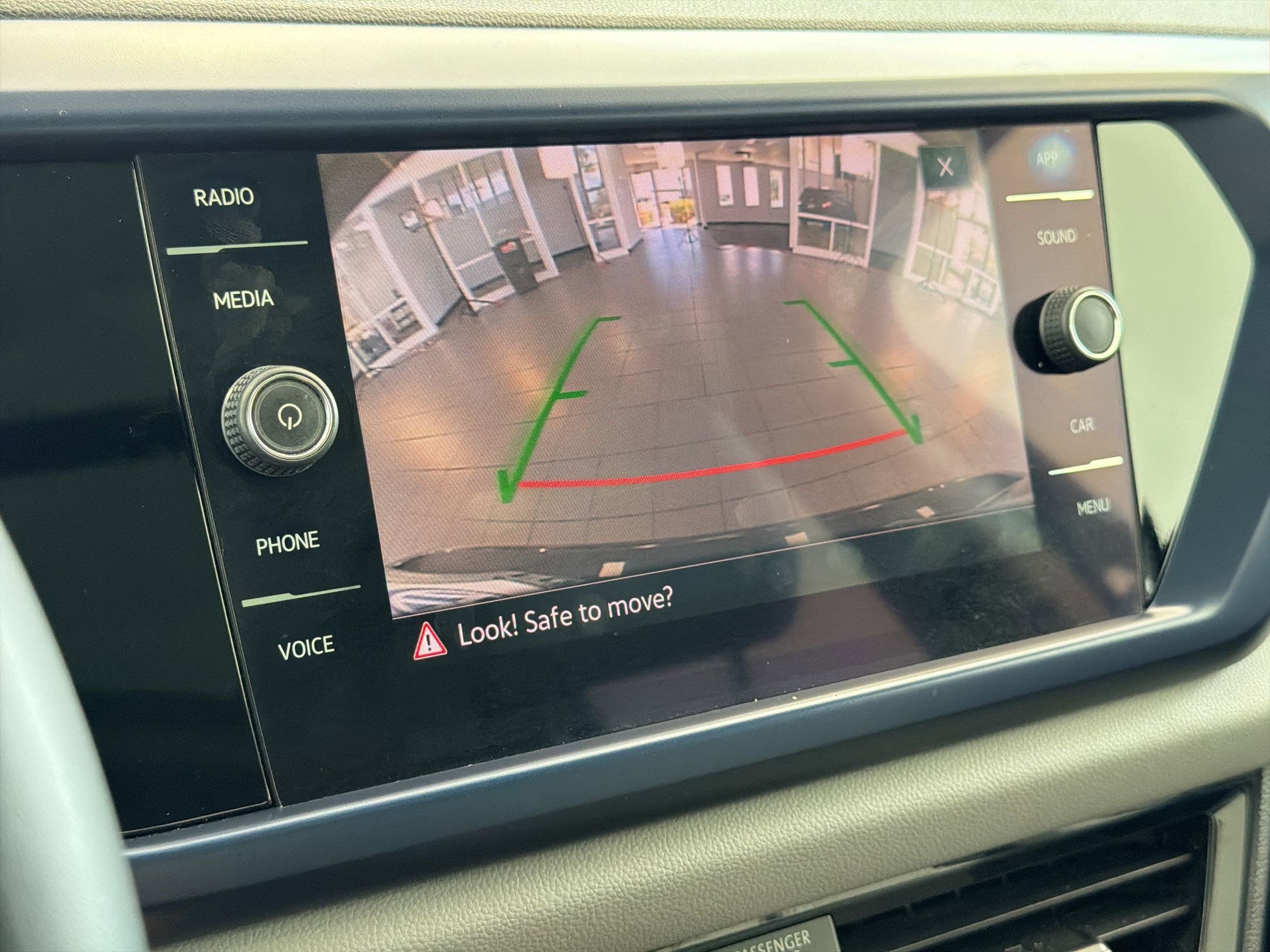 Used 2022 Volkswagen Taos SE w/ Panoramic Sunroof Package image 25