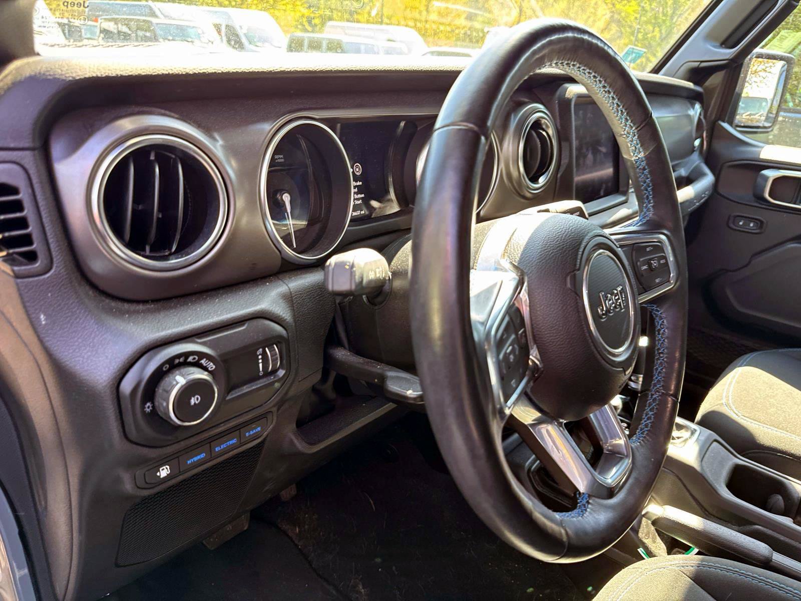 Used 2023 Jeep Wrangler Unlimited Rubicon 4xe w/ Cold Weather Group AWD/4WD image 19