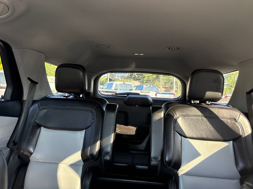 Used 2023 Ford Explorer XLT w/ Equipment Group 202A AWD/4WD image 40