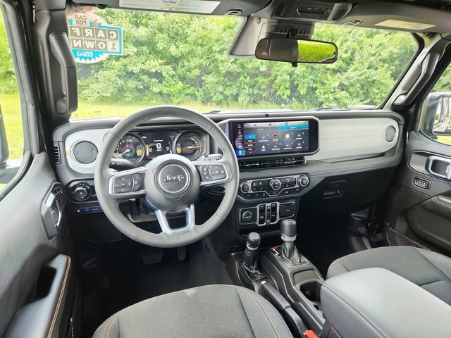 Used 2025 Jeep Wrangler Unlimited Sahara AWD/4WD image 34