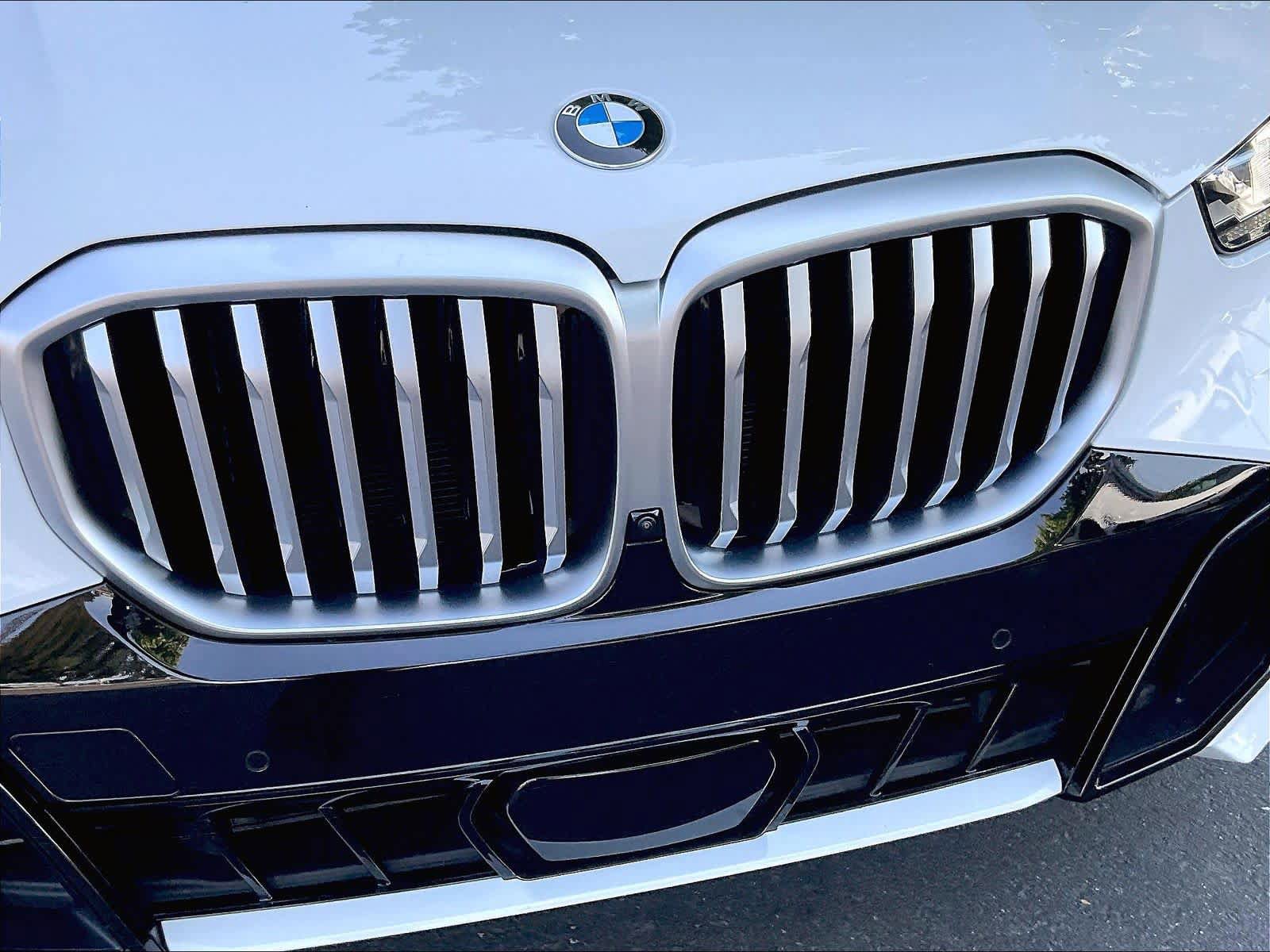Used 2025 BMW X5 xDrive40i w/ M Sport Package AWD/4WD image 32