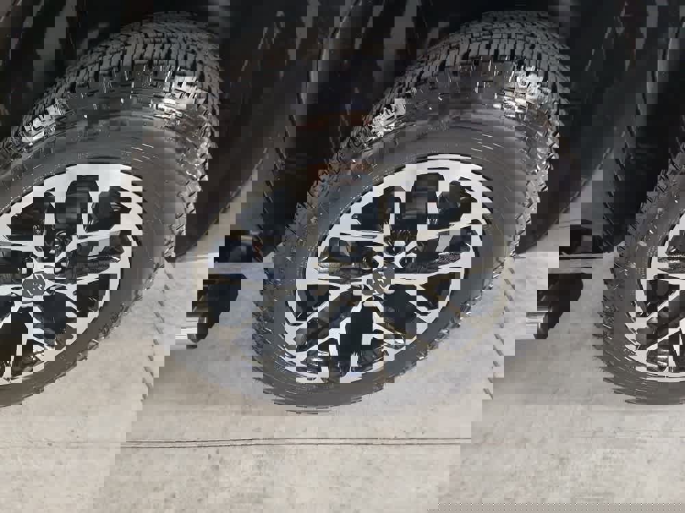 Used 2013 Chevrolet Avalanche LTZ image 14