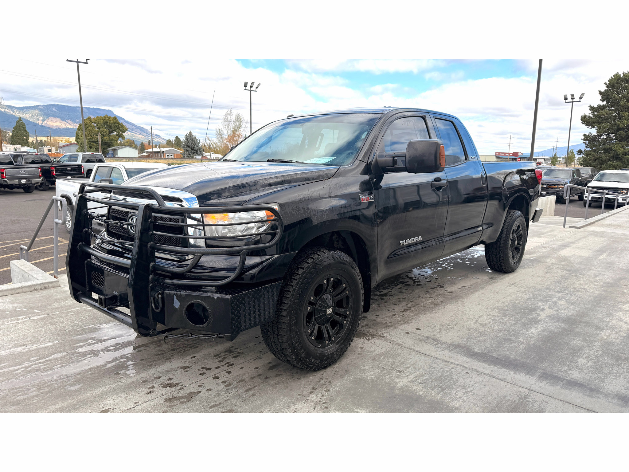 Used 2010 Toyota Tundra 4x4 Double Cab w/ TRD Off-Road Pkg image 3