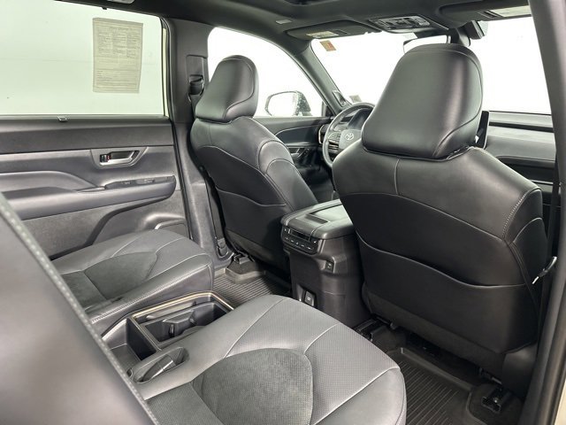 Used 2024 Toyota Grand Highlander AWD Hybrid image 28