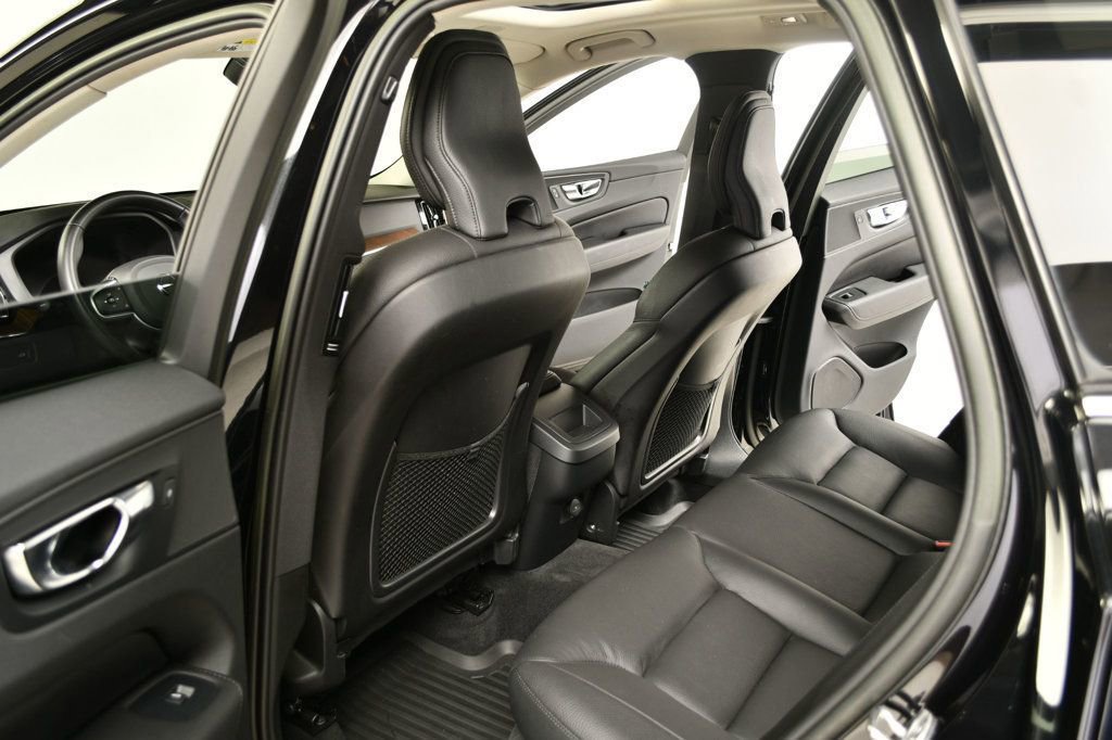 Used 2022 Volvo XC60 B5 Momentum w/ Protection Package Premier image 31
