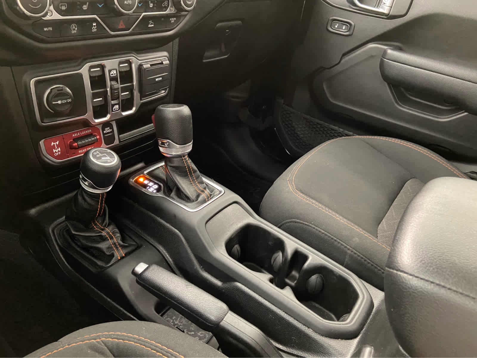 Used 2023 Jeep Gladiator Mojave w/ Cold Weather Group image 37