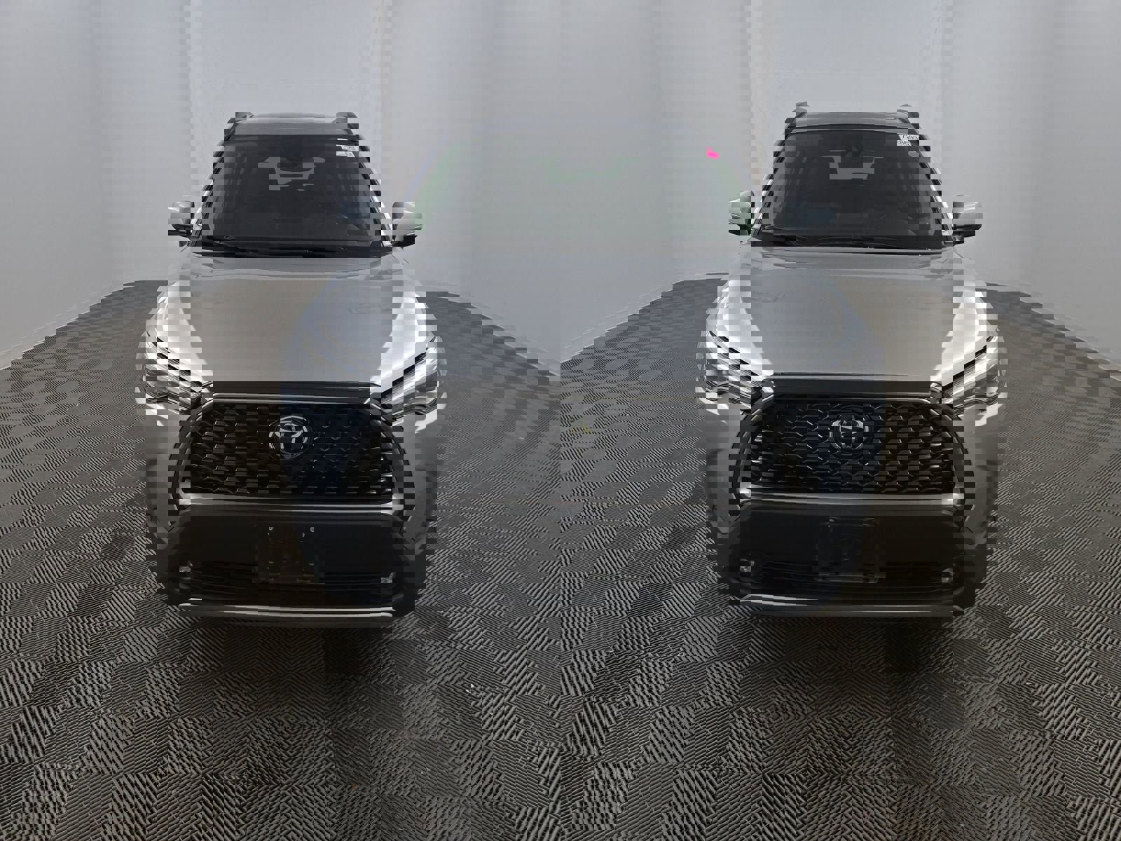 Used 2022 Toyota Corolla Cross XLE w/ Convenience Package image 3