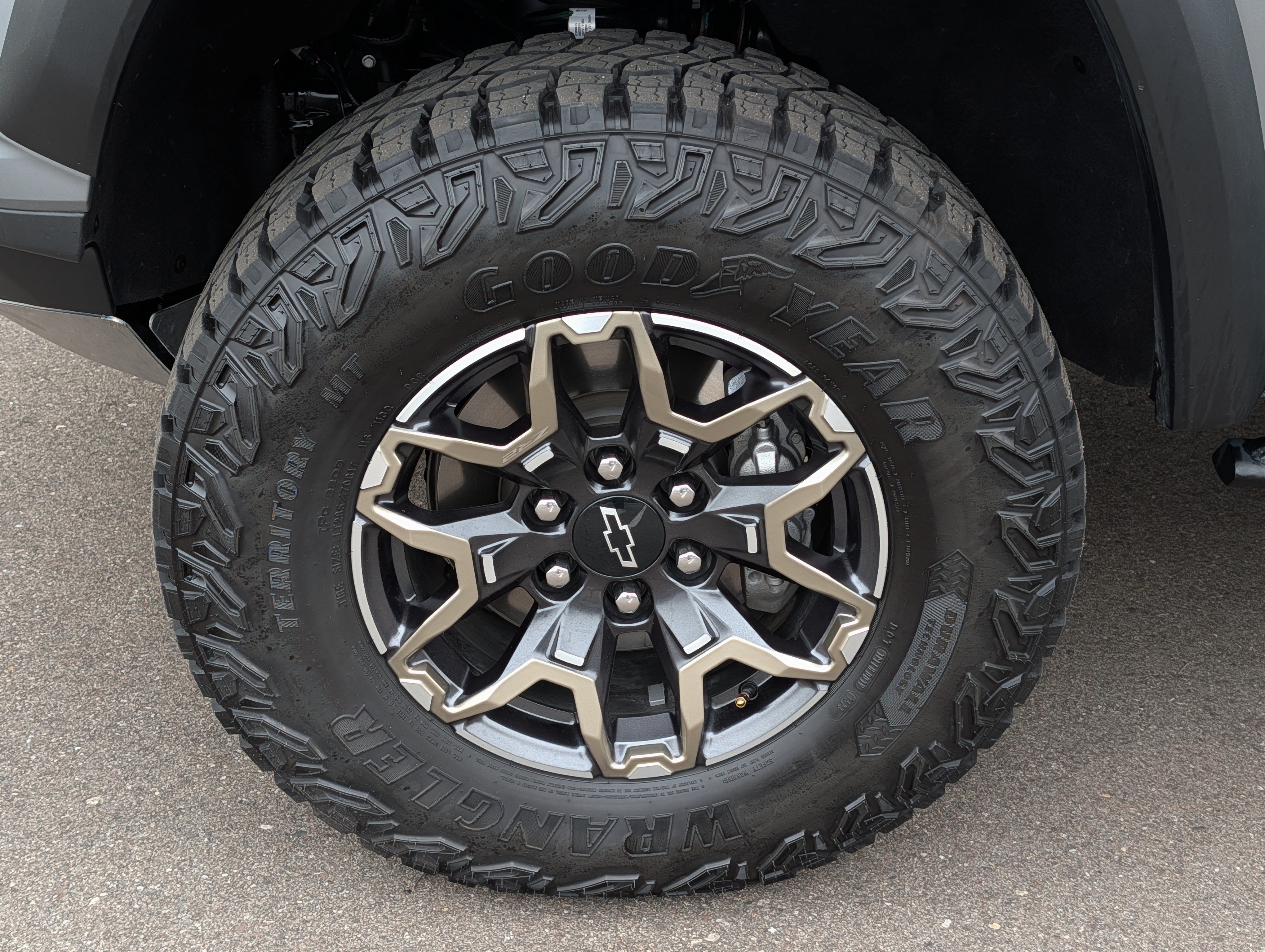 Used 2023 Chevrolet Colorado ZR2 w/ ZR2 Convenience Package III AWD/4WD image 15