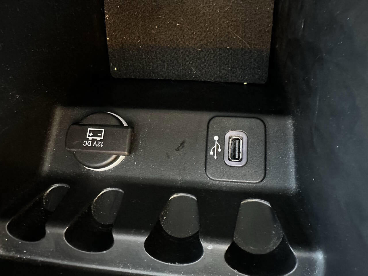 Used 2014 Jeep Cherokee Limited w/ Technology Group image 25