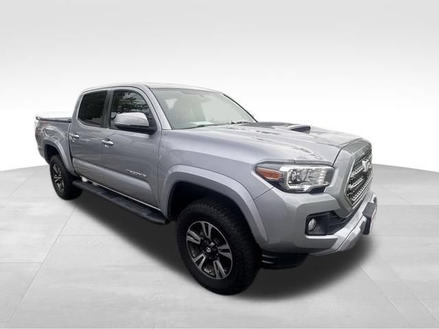 Used 2017 Toyota Tacoma TRD Sport w/ Tow Package AWD/4WD image 9