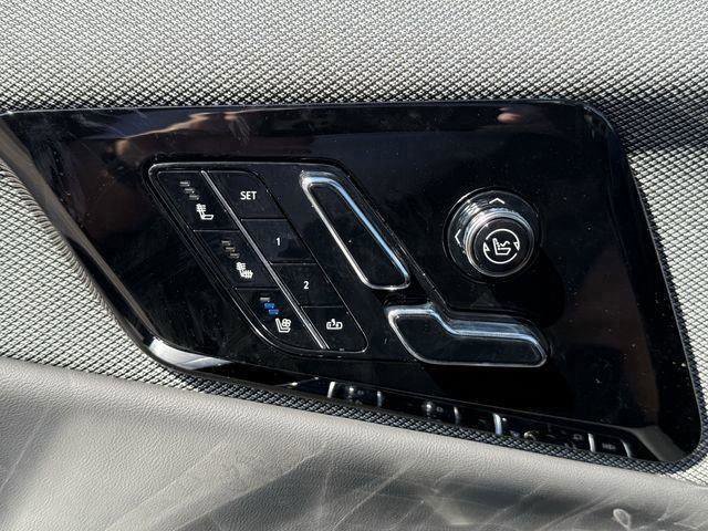 New 2025 Cadillac Optiq Luxury 2 image 19