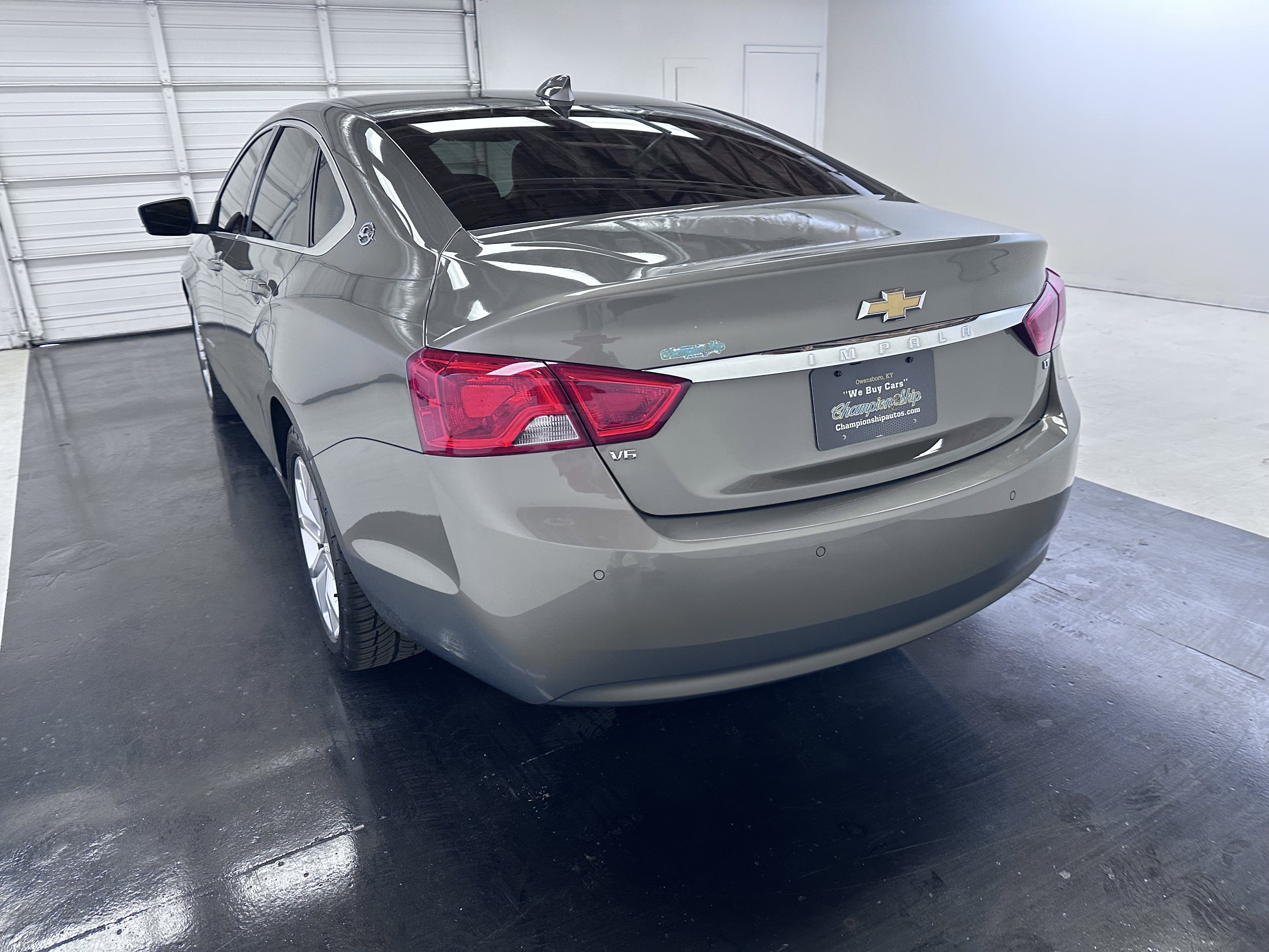 Used 2017 Chevrolet Impala LT w/ Convenience Package FWD image 12