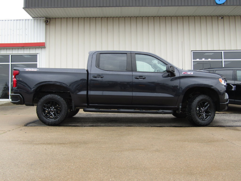 Used 2024 Chevrolet Silverado 1500 LT Trail Boss AWD/4WD image 2