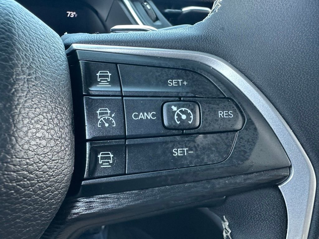 Used 2023 Jeep Grand Cherokee L Laredo image 30