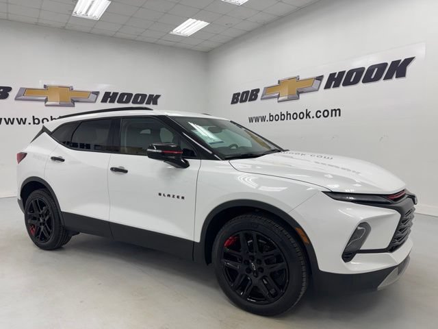 Used 2023 Chevrolet Blazer LT FWD image 3