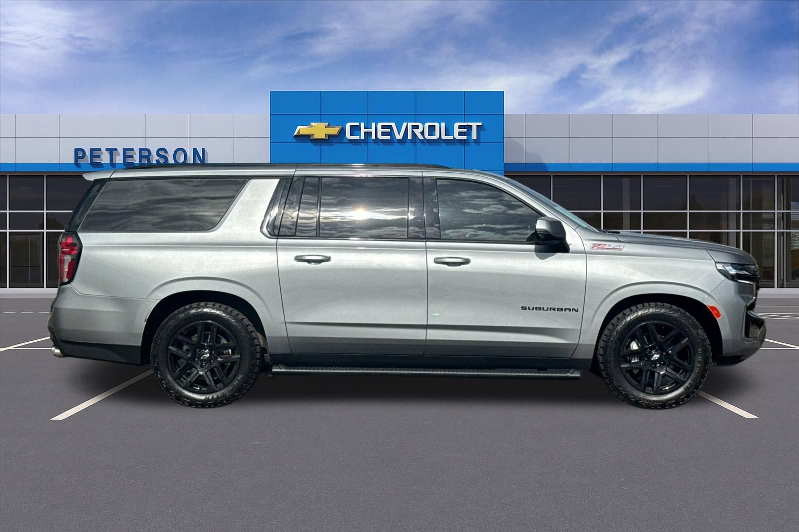 Certified 2023 Chevrolet Suburban Z71 w/ Z71 Off-Road Package AWD/4WD image 3