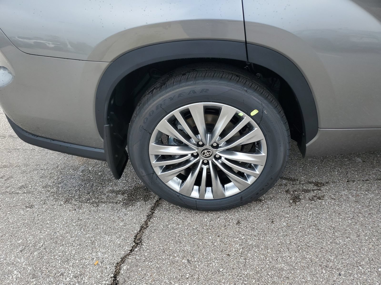 New 2026 Toyota Highlander Platinum AWD/4WD image 5