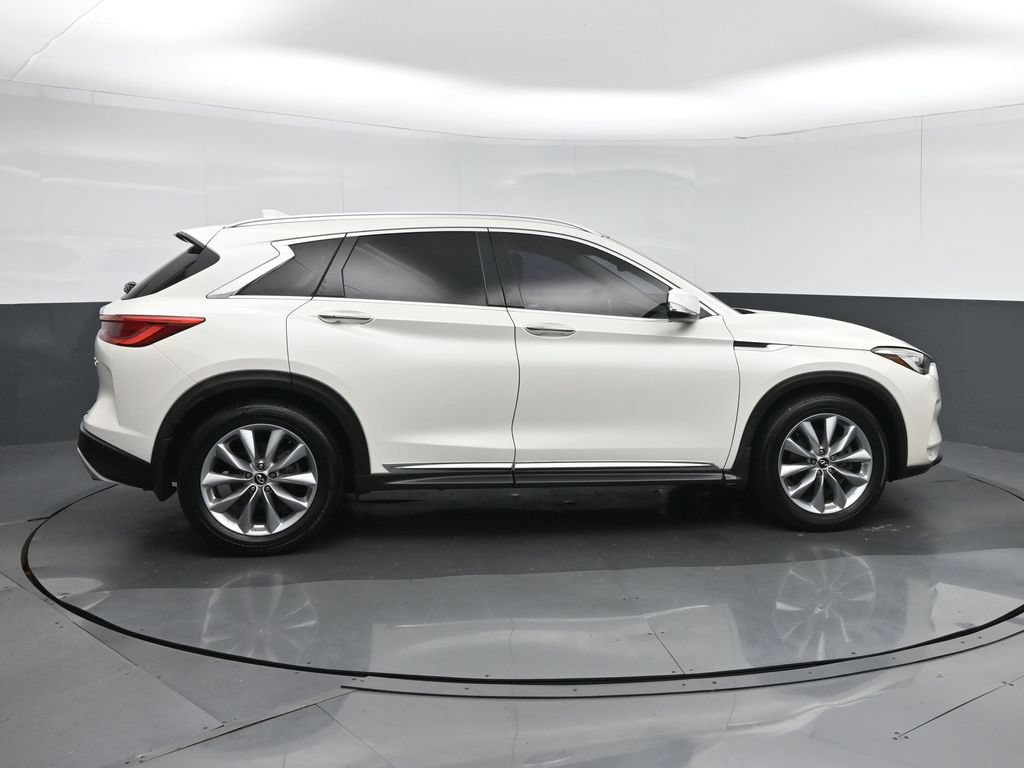 Used 2019 INFINITI QX50 Luxe w/ Navigation Package FWD image 8