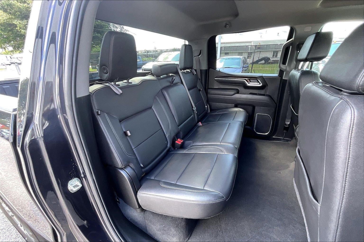 Used 2025 GMC Sierra 1500 SLT AWD/4WD image 31