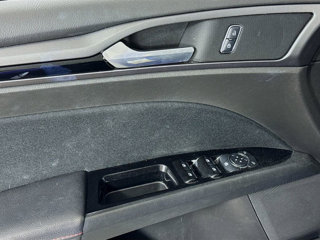 Used 2016 Ford Fusion SE image 17