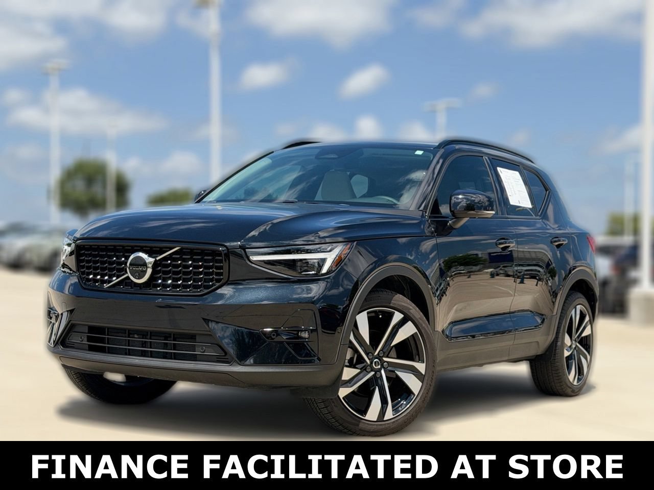 Certified 2025 Volvo XC40 B5 Ultra AWD/4WD image 2