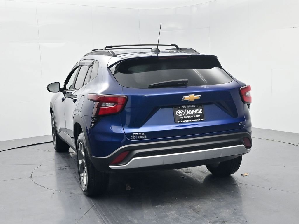 Used 2024 Chevrolet Trax LT w/ LT Convenience Package image 6