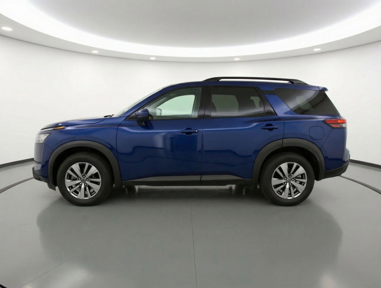 Used 2025 Nissan Pathfinder SV image 5
