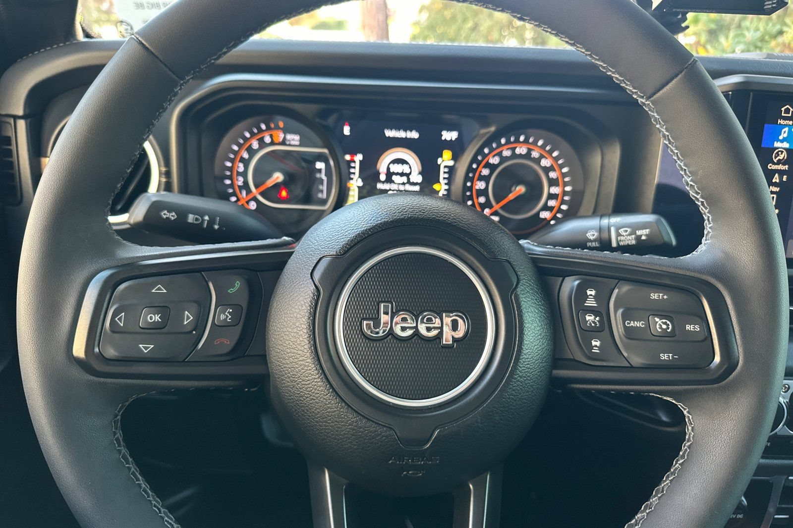 Used 2025 Jeep Gladiator Sport AWD/4WD image 22