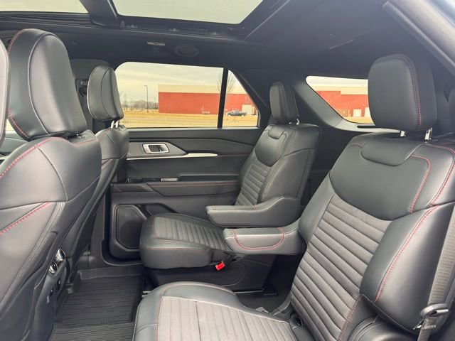 Used 2025 Ford Explorer ST-Line w/ ST-Line Street Pack image 30