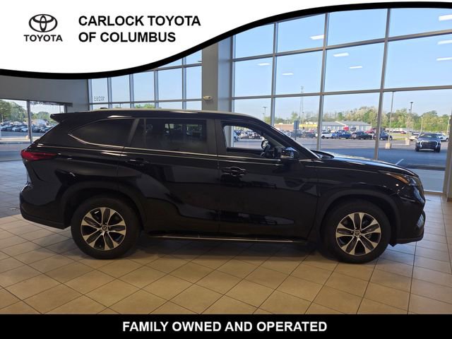 Used 2023 Toyota Highlander XLE FWD image 5