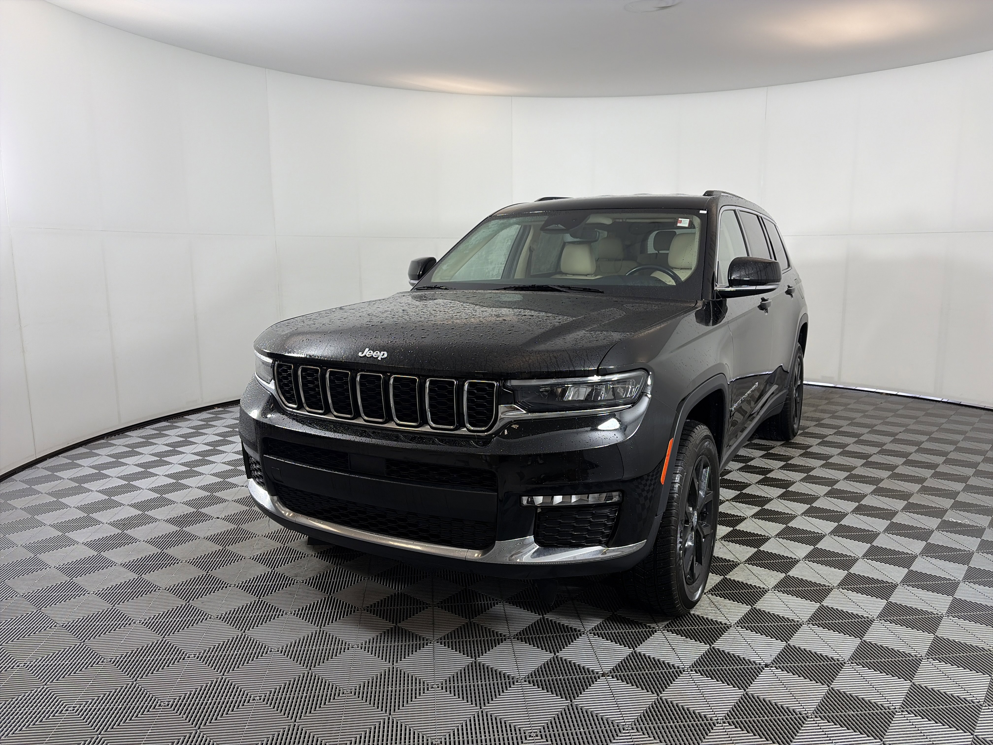 Used 2022 Jeep Grand Cherokee L Limited image 2
