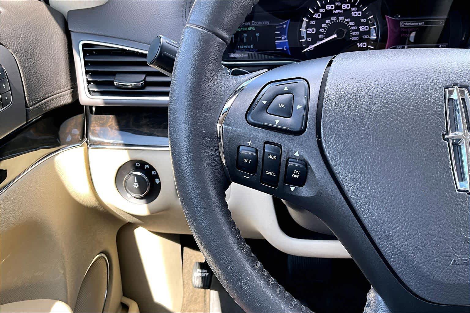 Used 2018 Lincoln MKT AWD image 26