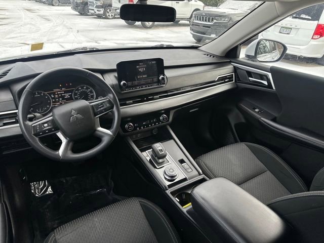 Used 2022 Mitsubishi Outlander ES image 28