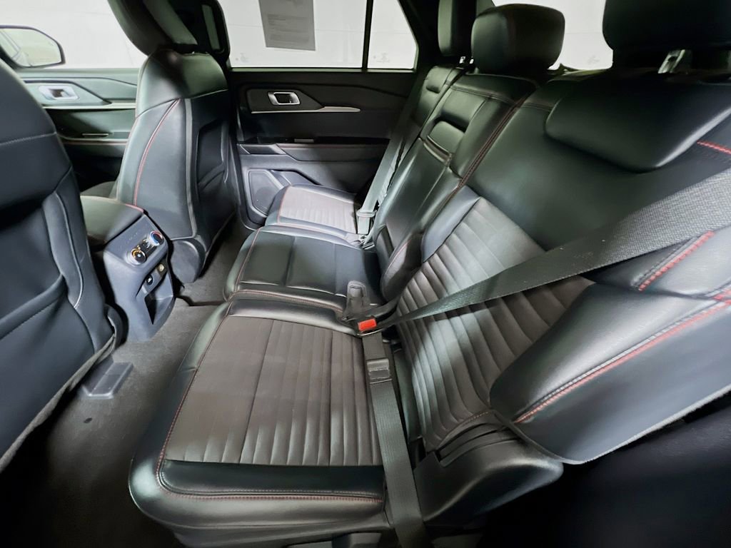 Used 2025 Ford Explorer ST-Line w/ ST-Line Street Pack image 21