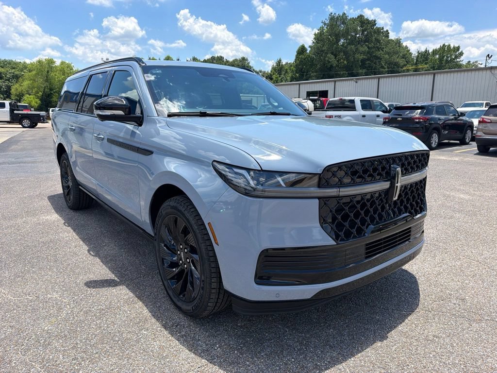 Used 2026 Lincoln Navigator L Reserve w/ Jet Appearance Package AWD/4WD image 3
