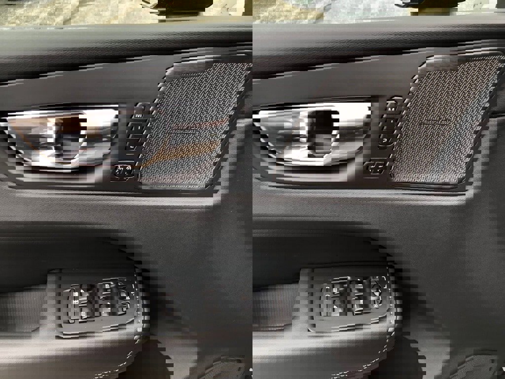 Used 2025 Volvo XC60 B5 Ultra w/ Protection Package Premier image 12