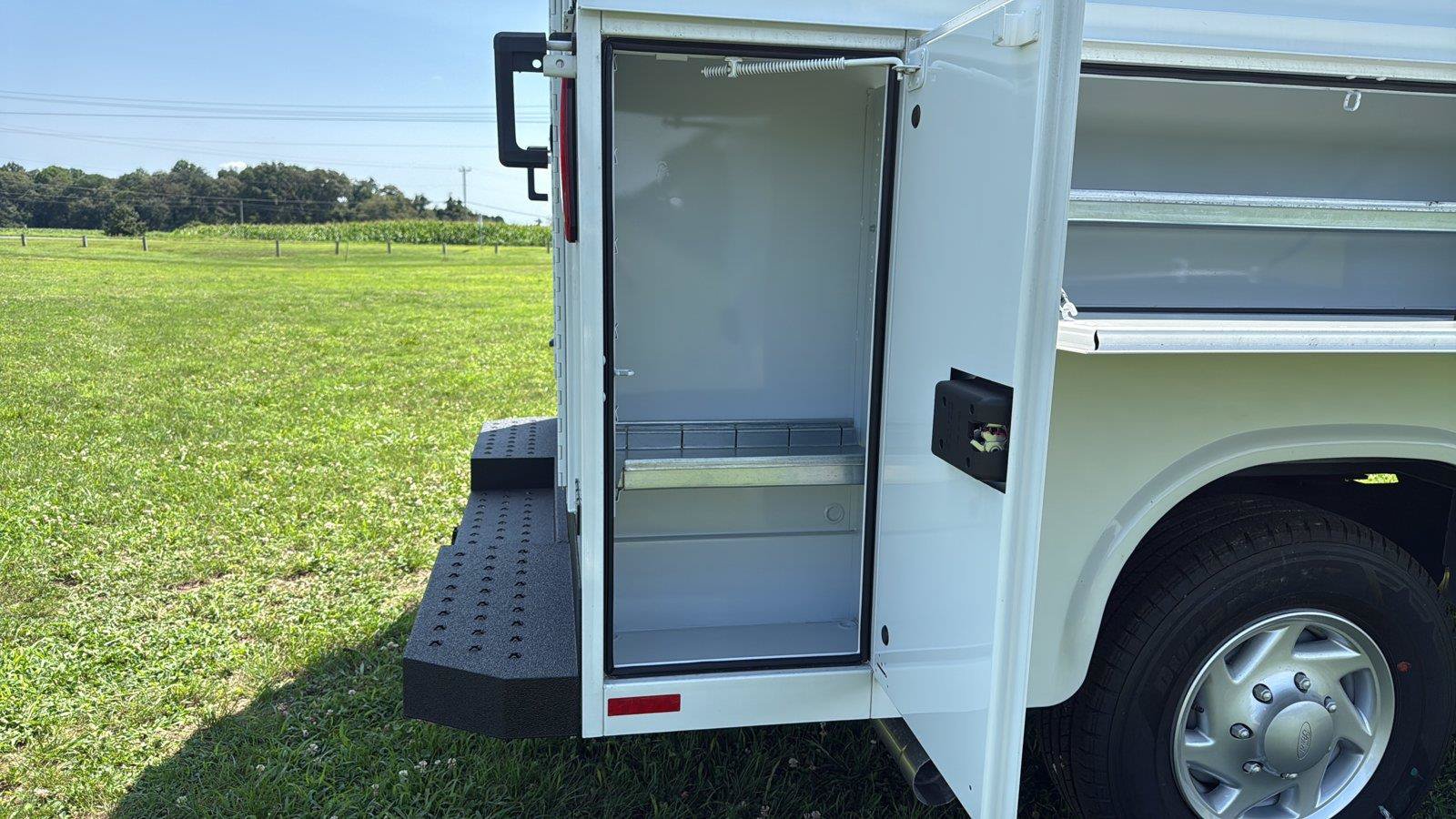 New 2027 Ford E-350 and Econoline 350 Super Duty w/ Power Equipment Group RWD image 29