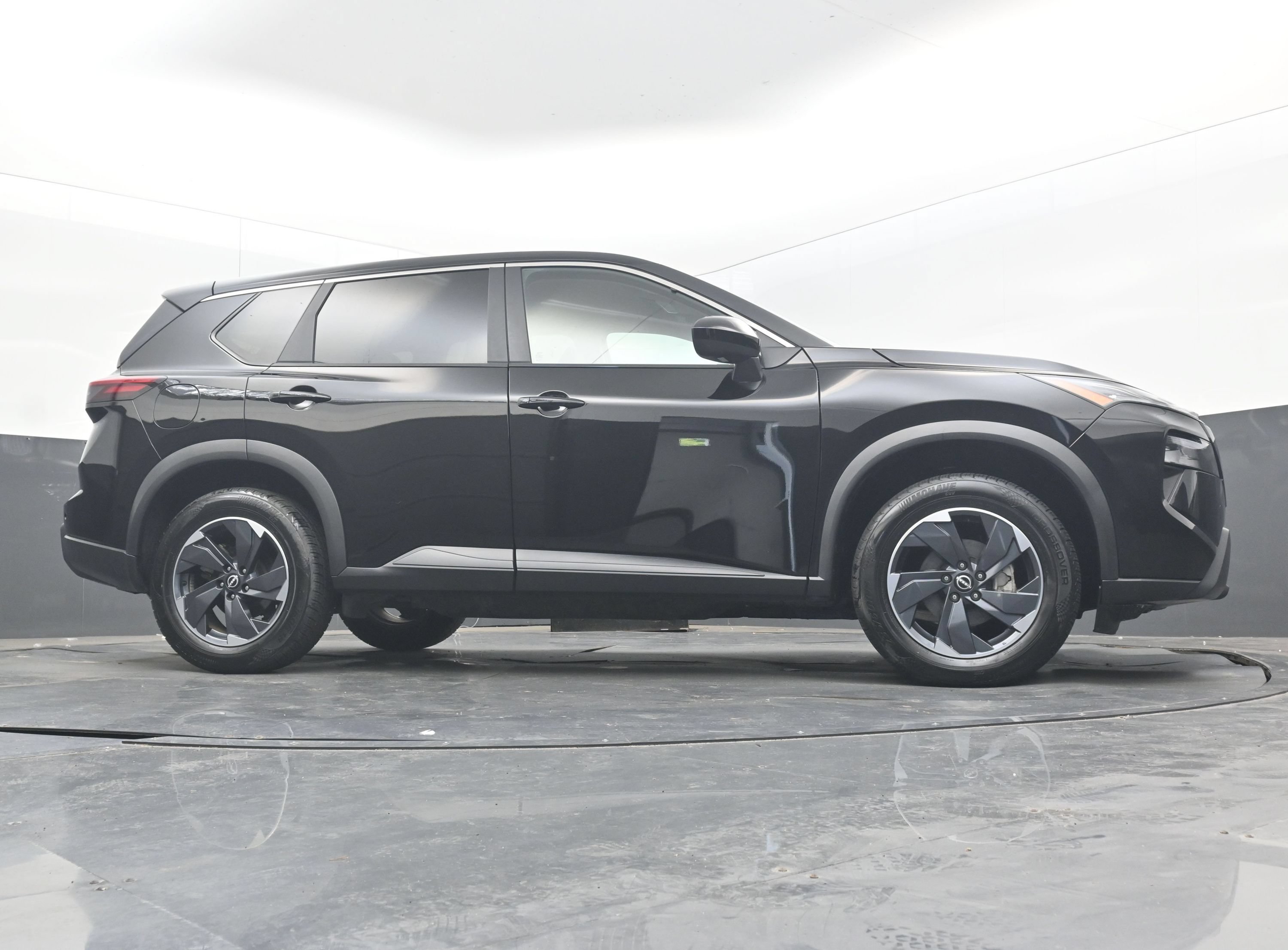 Used 2025 Nissan Rogue SV FWD image 27