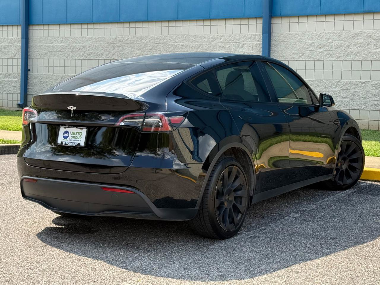 Used 2022 Tesla Model Y Long Range AWD/4WD image 5