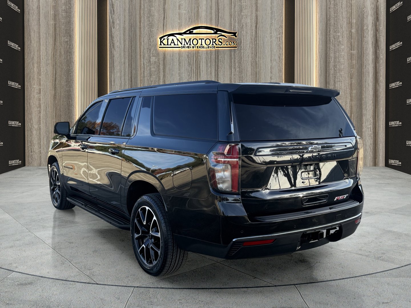Used 2021 Chevrolet Suburban RST w/ Luxury Package AWD/4WD image 10