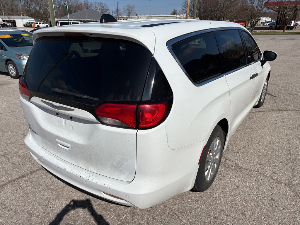 Used 2018 Chrysler Pacifica L image 4