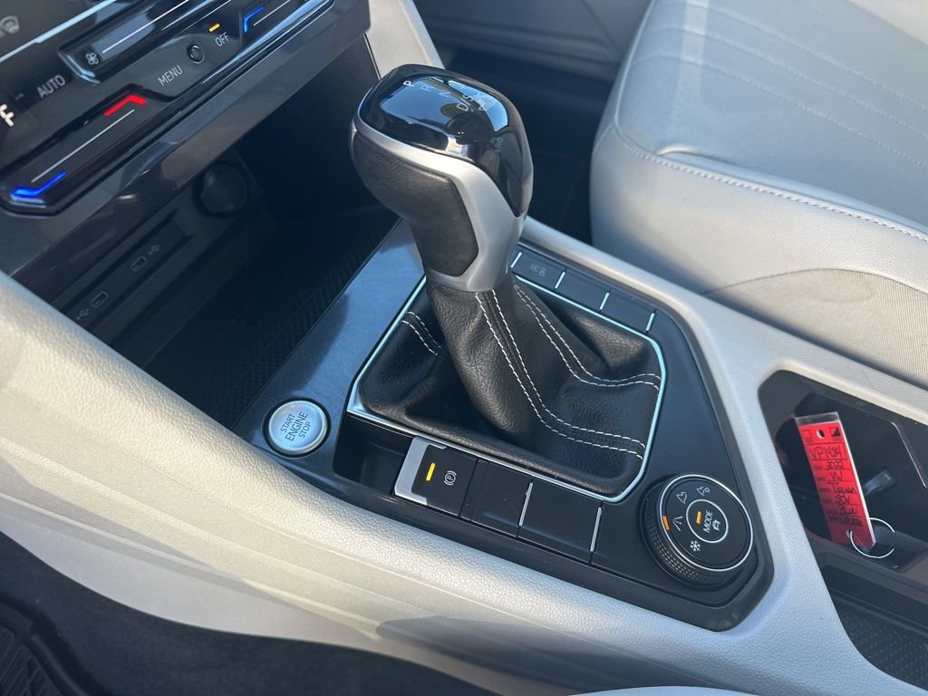 Used 2022 Volkswagen Tiguan SE w/ Panoramic Sunroof Package image 31