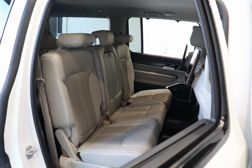 Used 2023 Jeep Wagoneer Series III w/ Rear Seat Video Group 1 AWD/4WD image 29